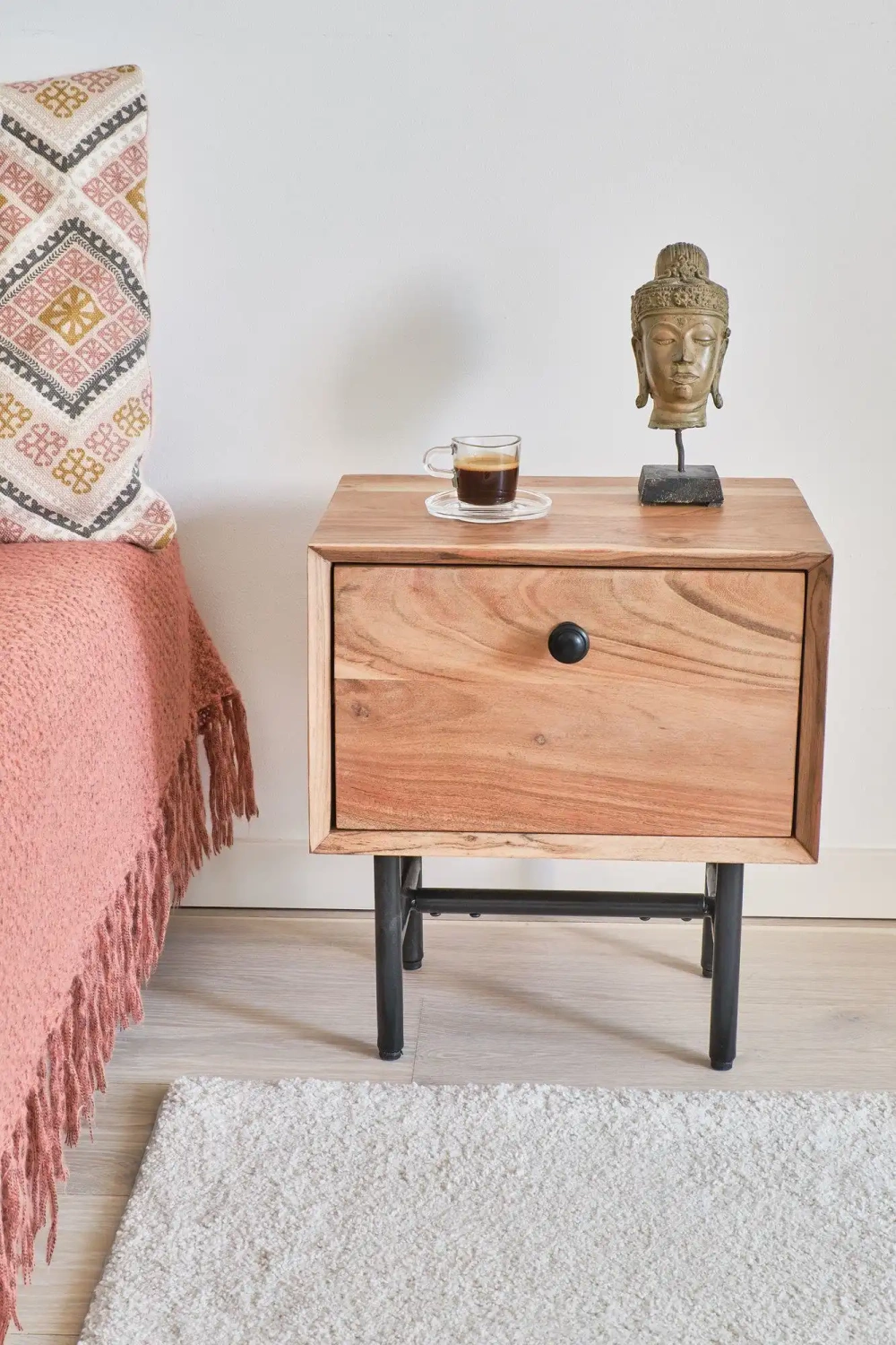 TABLE4U :: Nachttisch aus Holz Mirek Nacht 40x30x45 akazie