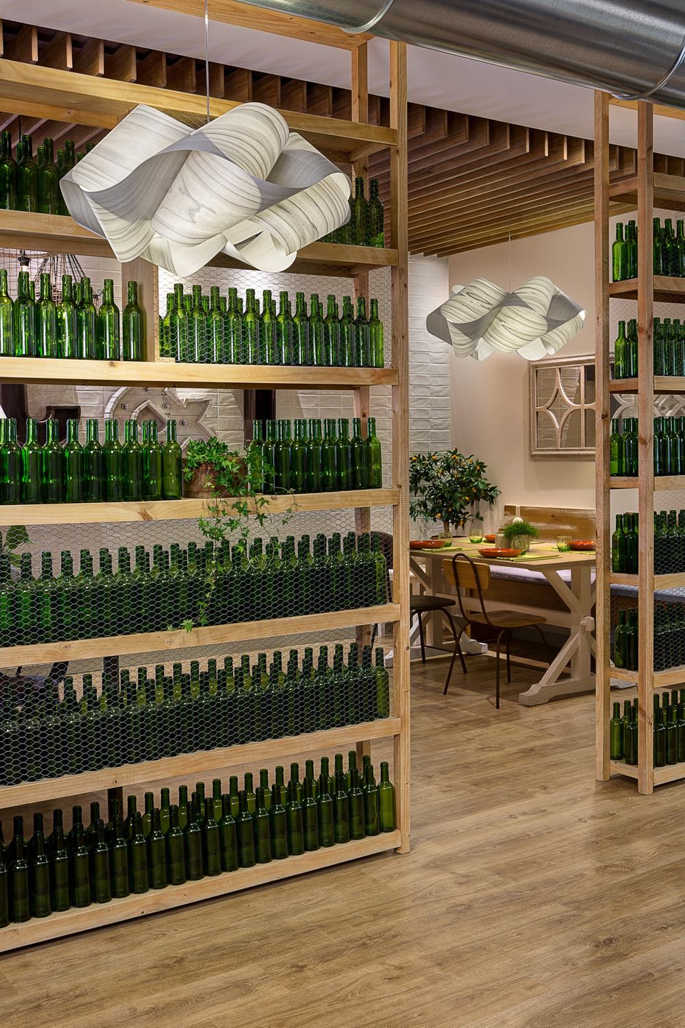 LZF :: Swirl Pendelleuchte, Durchmesser 54 cm, Farbe Kirsche natur / vernickelte Deckenrosette