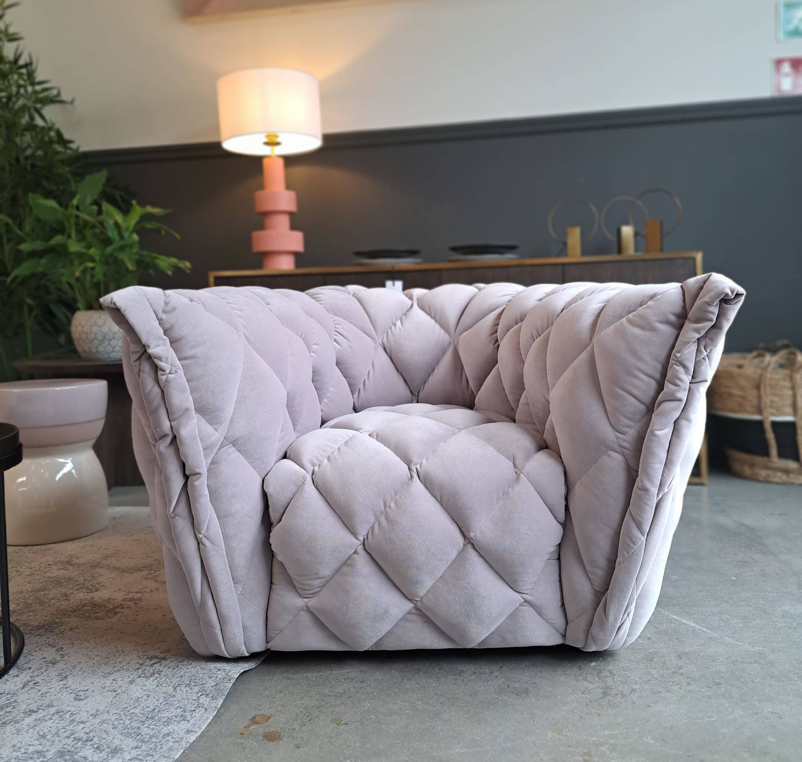 Nordic Line :: Goldy beige upholstered armchair