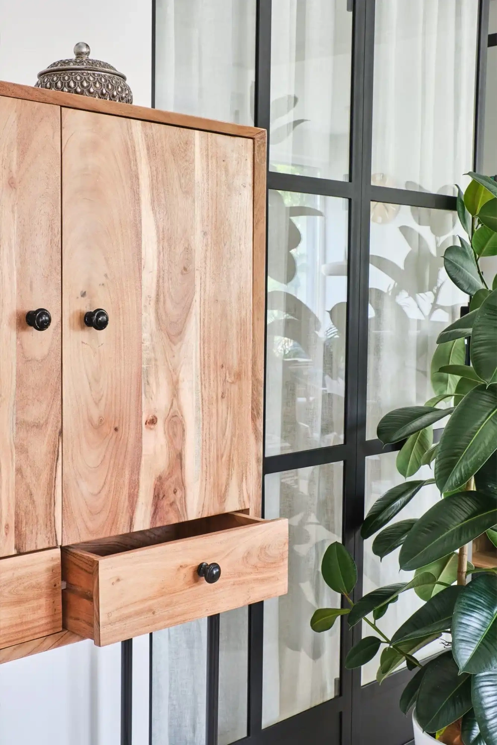 TABLE4U ::  Drewniana komoda Nina 83x35x160 Akacja