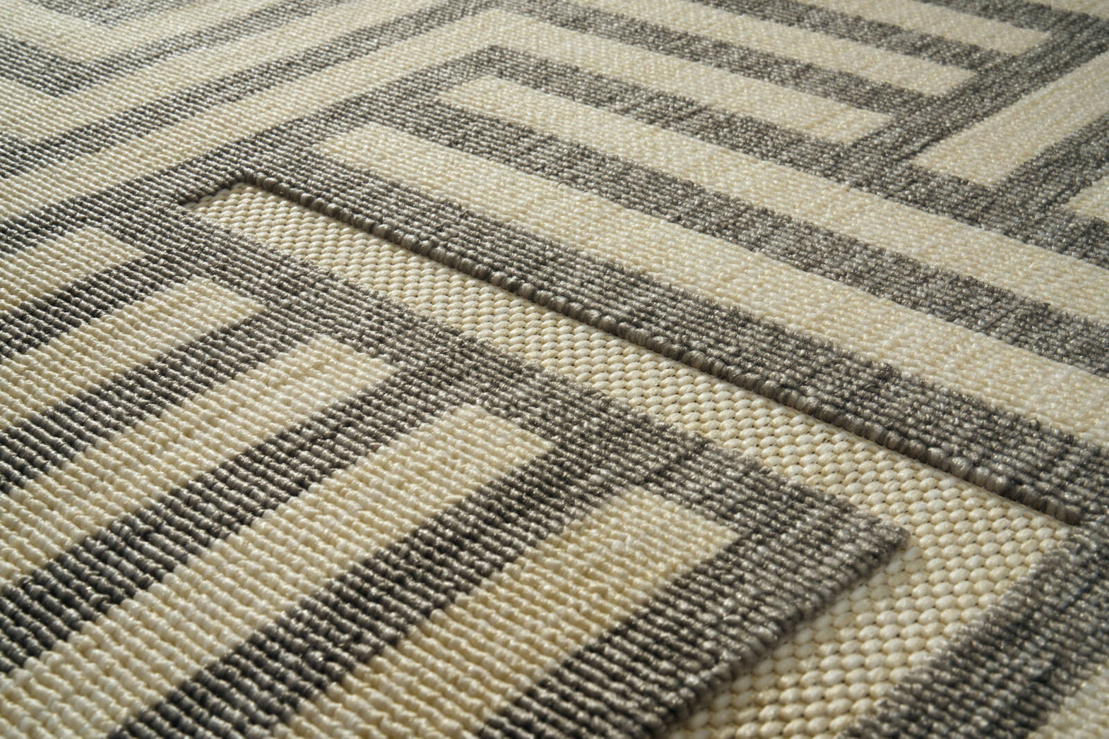 Carpet Decor :: Manana Beige and Gray Outdoor Rug
