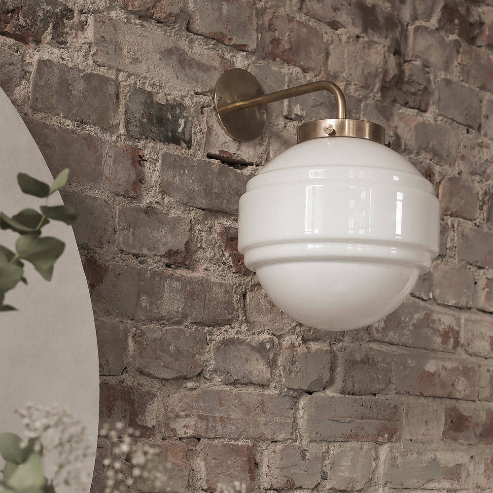  Embassy Interiors :: Glass wall lamp Saturn white with flat mount, H: 36.5 cm