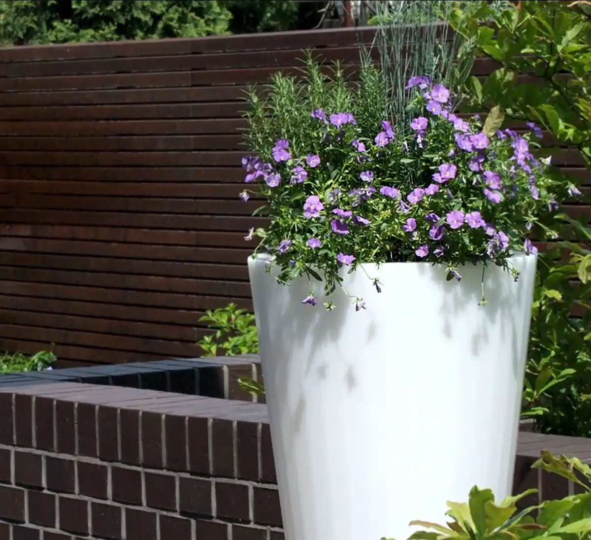 Micante :: Topf aus Plastik Aurora beleuchtet Durchmesser 46 weiß