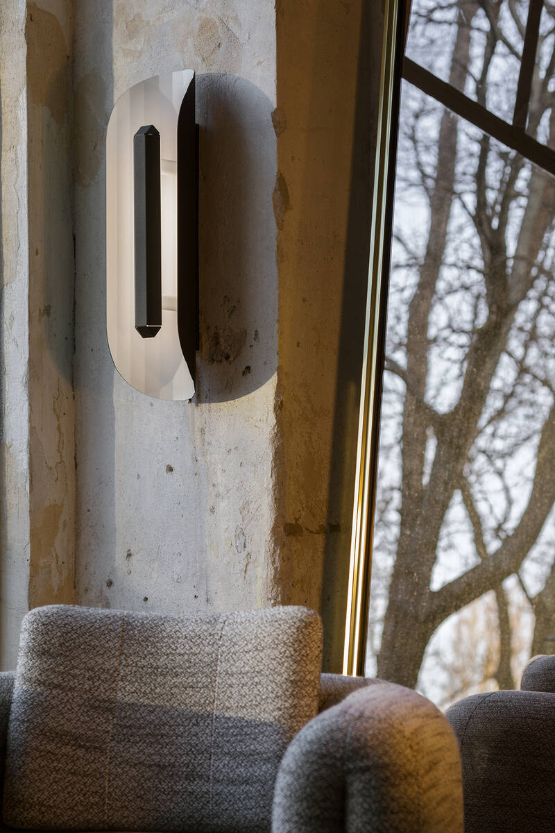 Kaspa :: Lampa ścienna / kinkiet Apolin wys. 65 cm czarno-biały