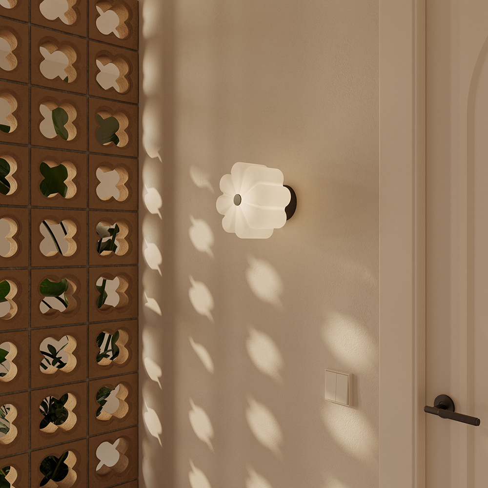 Aromas :: Flow wall lamp/sconce, diameter 20 cm, white and black