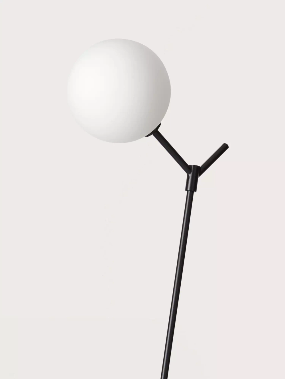 Aromas :: Floor lamp Atom black