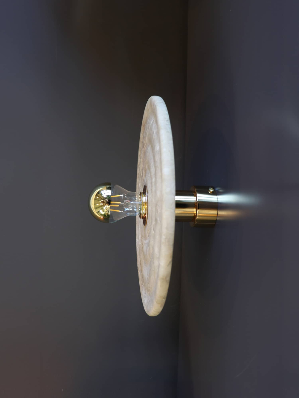 Aromas :: Wall lamp Wave golden and white dia. 30 cm