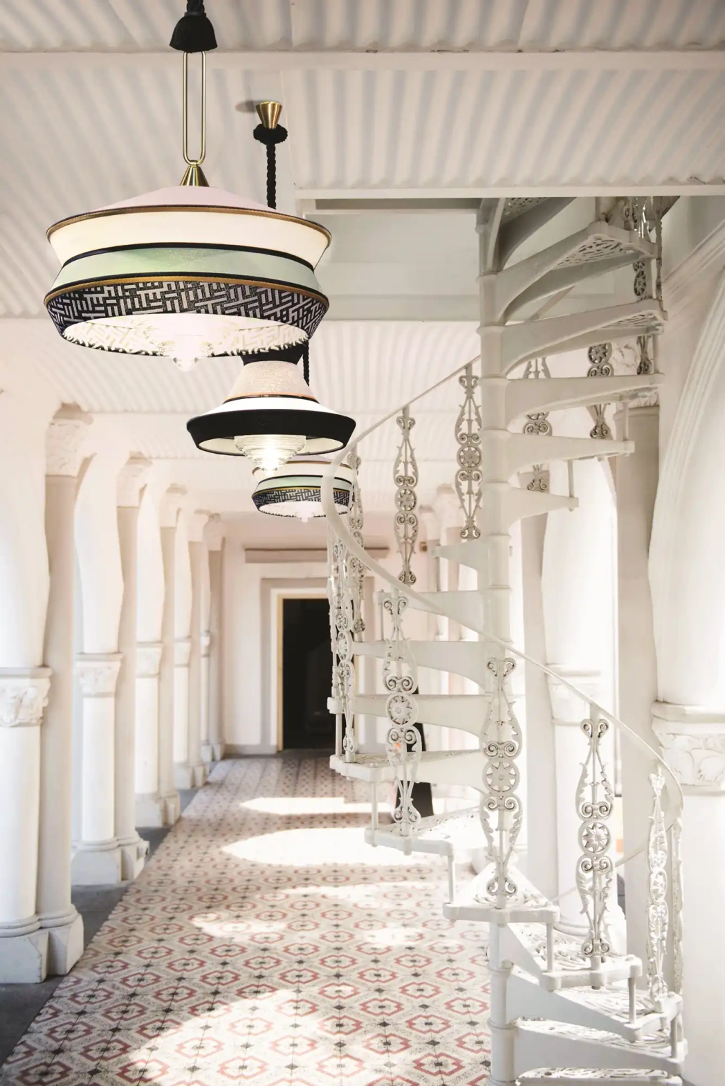 Contardi :: Calypso So Antigua XL hanging lamp, diameter 70 cm, white and green