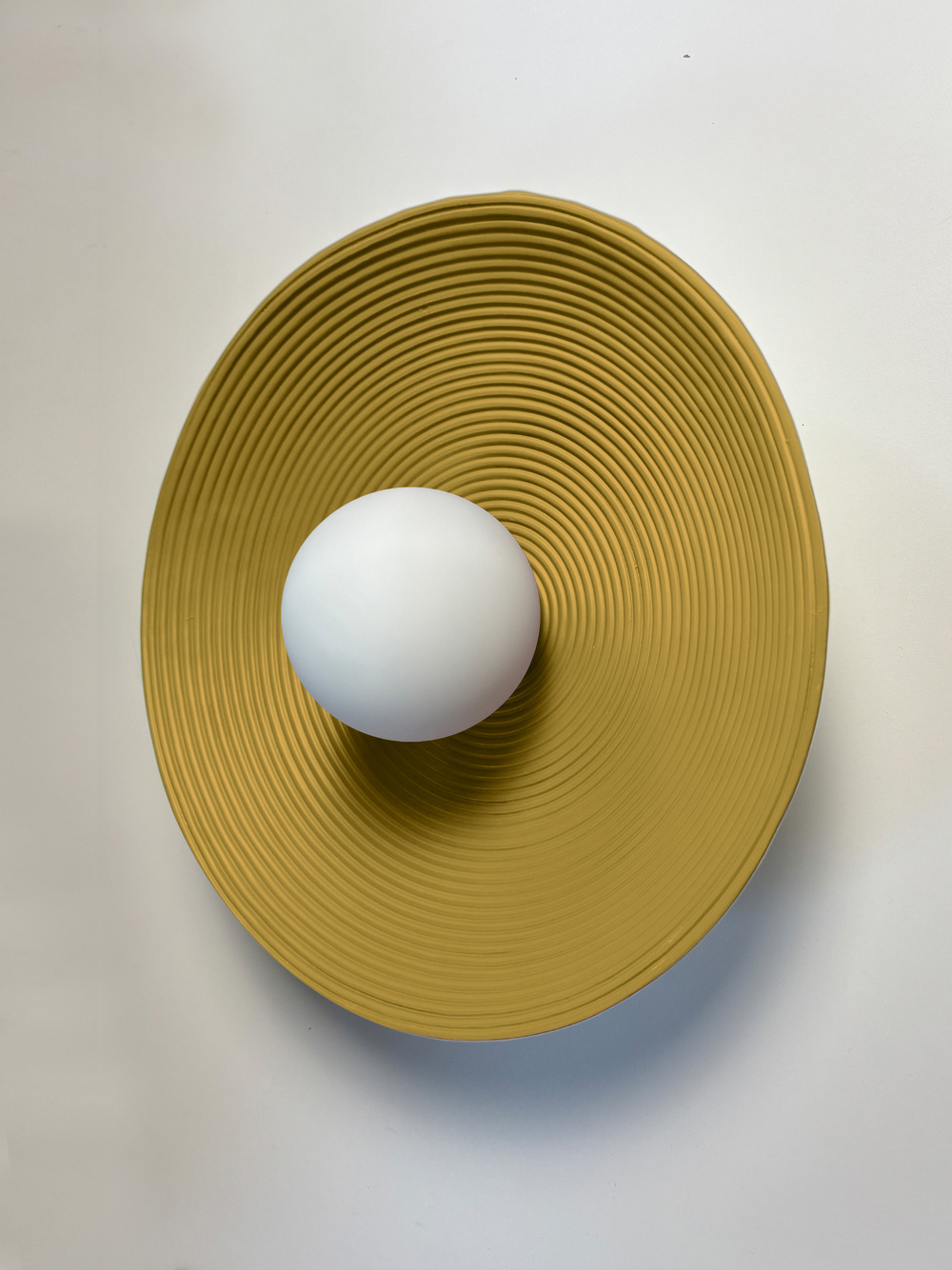 Aromas ::  Wandleuchte / Wandleuchter Anza, Durchmesser 30 cm, transparenter Alabaster / schwarzer Marmor