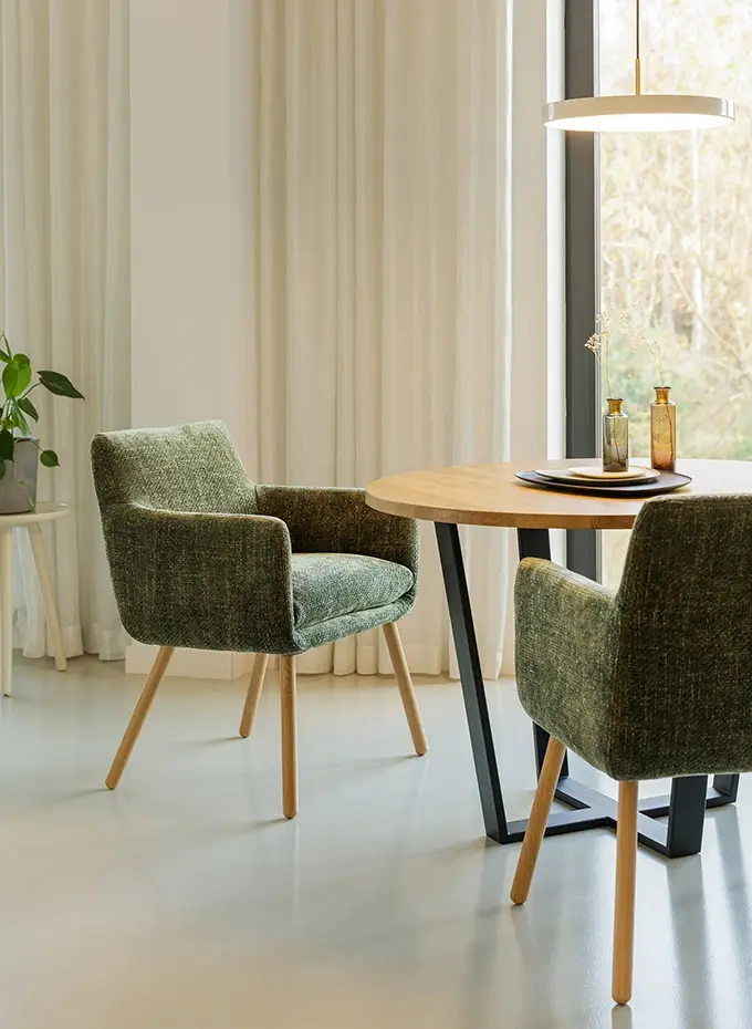 Sits :: Moa Bistro Polsterstuhl mit Armlehnen