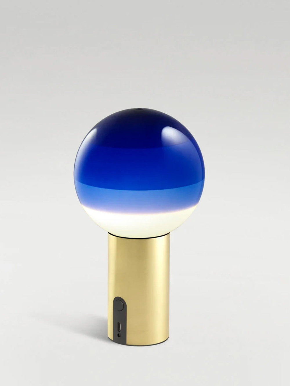 Marset :: Lampa stołowa Dipping wys. 22,2 cm niebiesko-mosiężna 