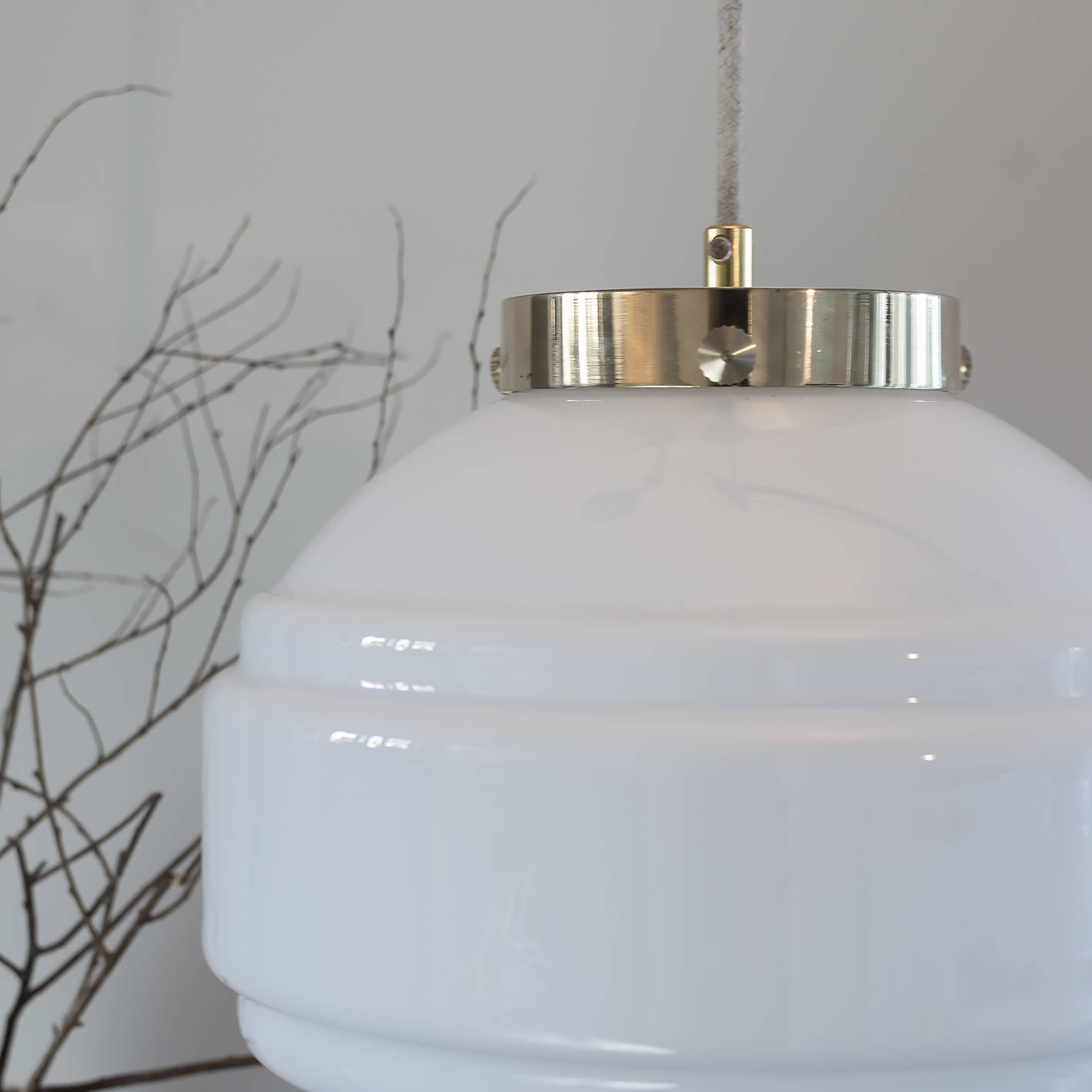  Embassy Interiors :: Glass hanging lamp Saturn white dia. 25 cm