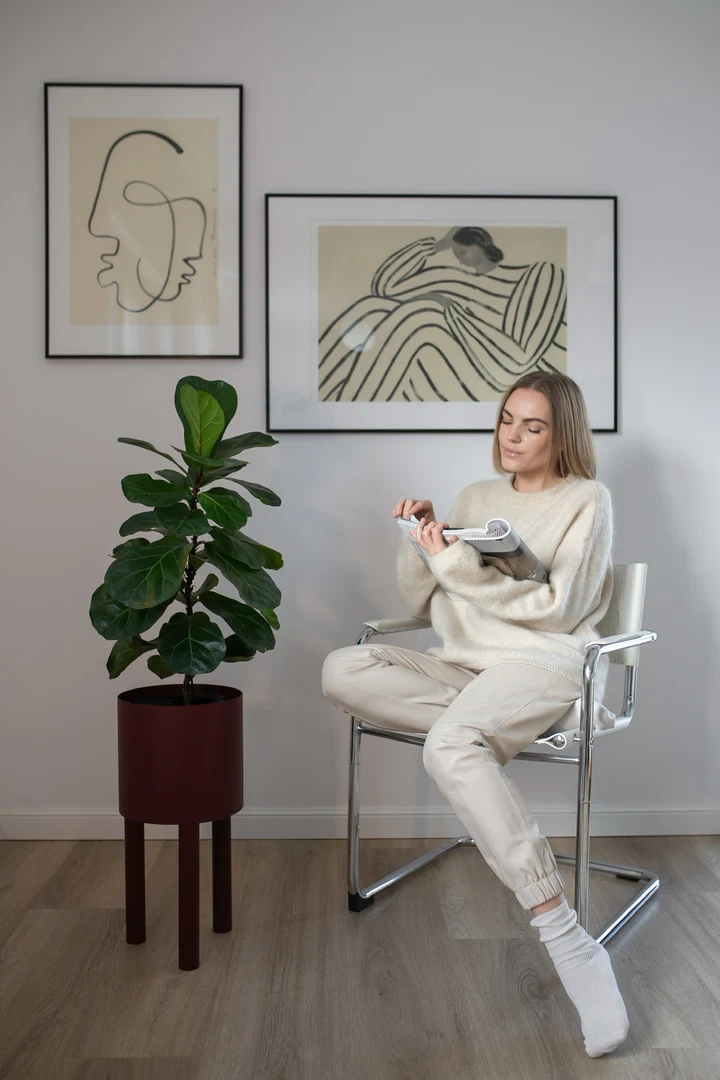 Loft Decora :: Orange flowerpot with high legs, height 50 cm