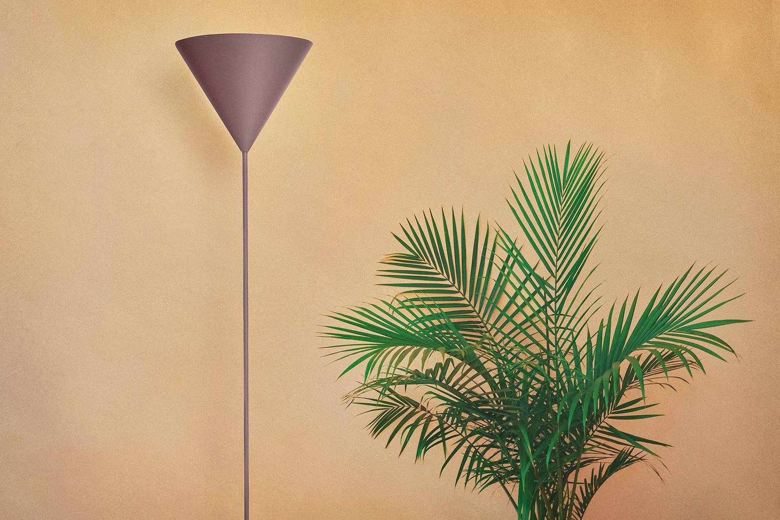 Loftlight :: Stehlampe aus Aluminium Konko Höhe 160 cm rosa