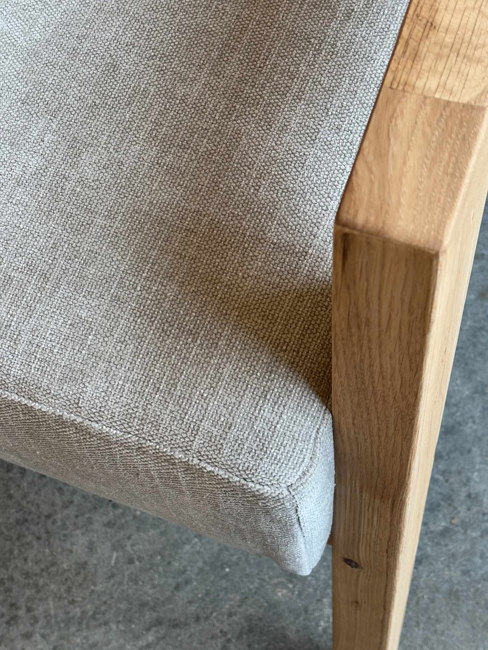 Szyszka Design :: Piko upholstered armchair, gray / natural oak, width 72 cm