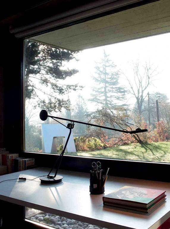 DCW:: Aaro Schreibtischleuchte, schwarz, Fußdurchmesser 16,6 cm