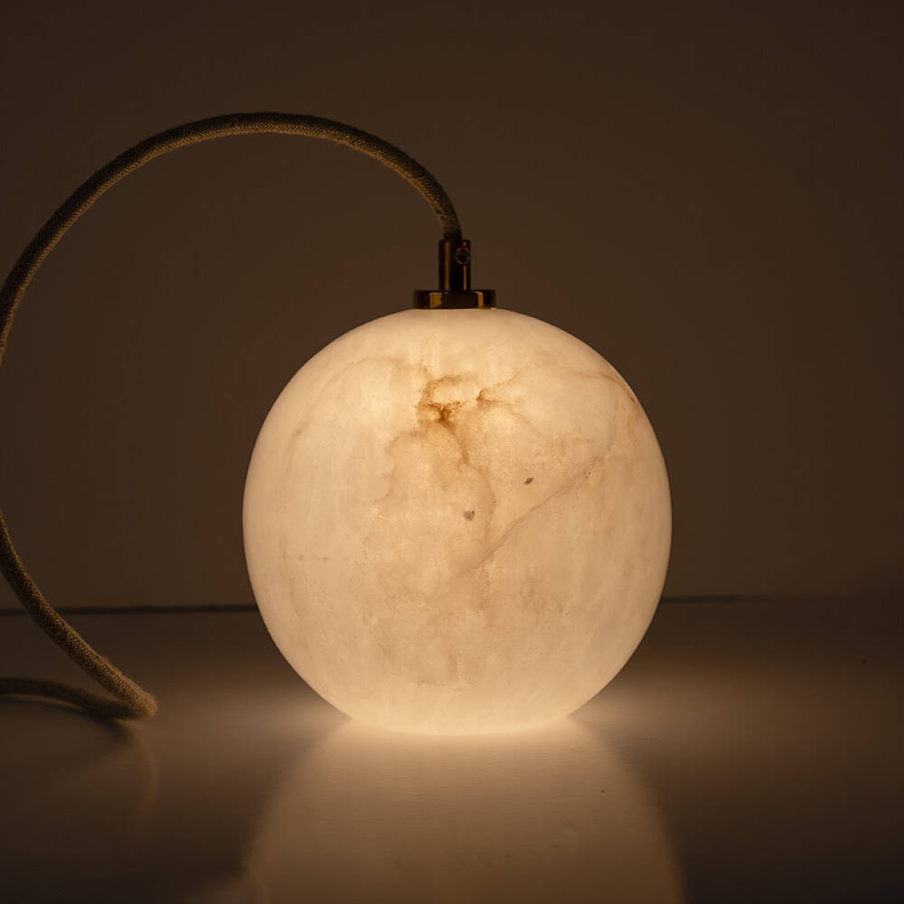 Embassy Interiors :: Selene pendant lamp, diameter 16 cm, alabaster, brass finish