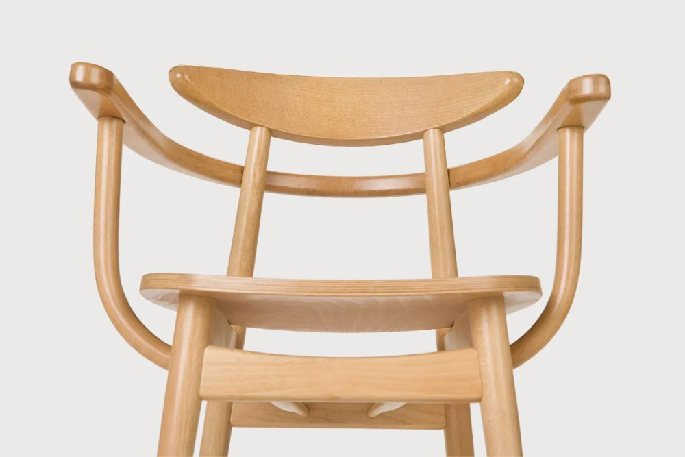Paged :: Yesterday B-4101 wooden chair with armrests, width 55 cm