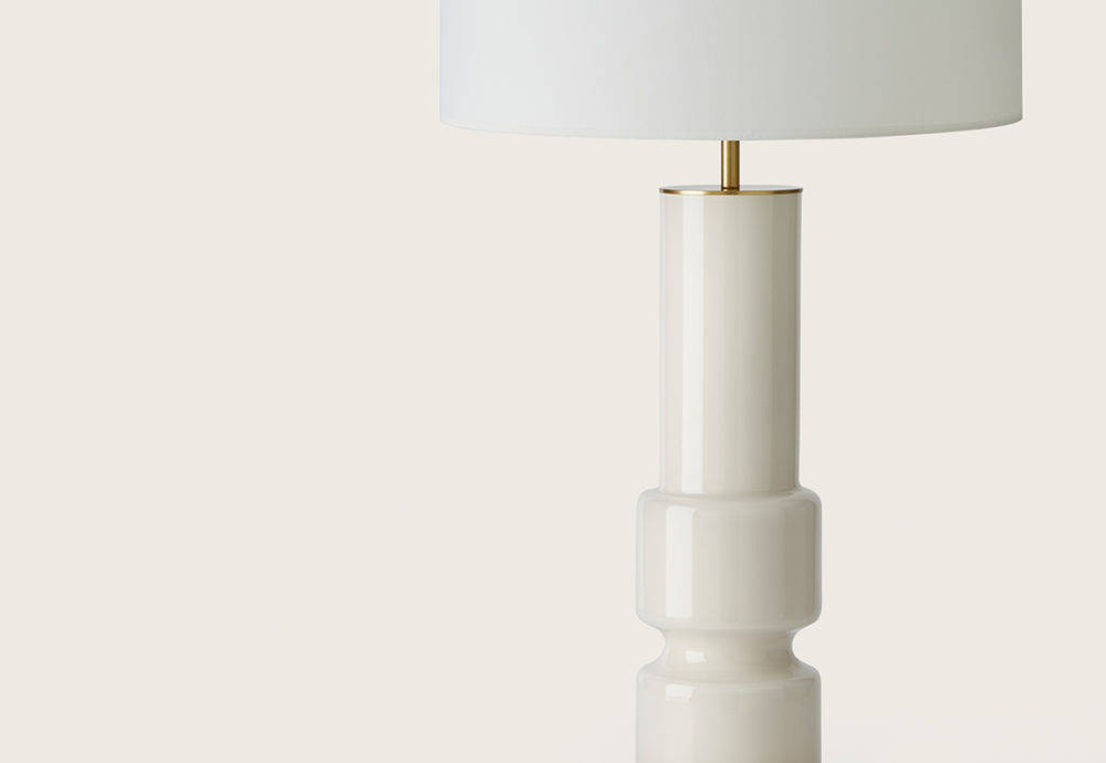 Aromas :: Lusa Tischleuchte, Durchmesser 36 cm, Fußfarbe zur Auswahl