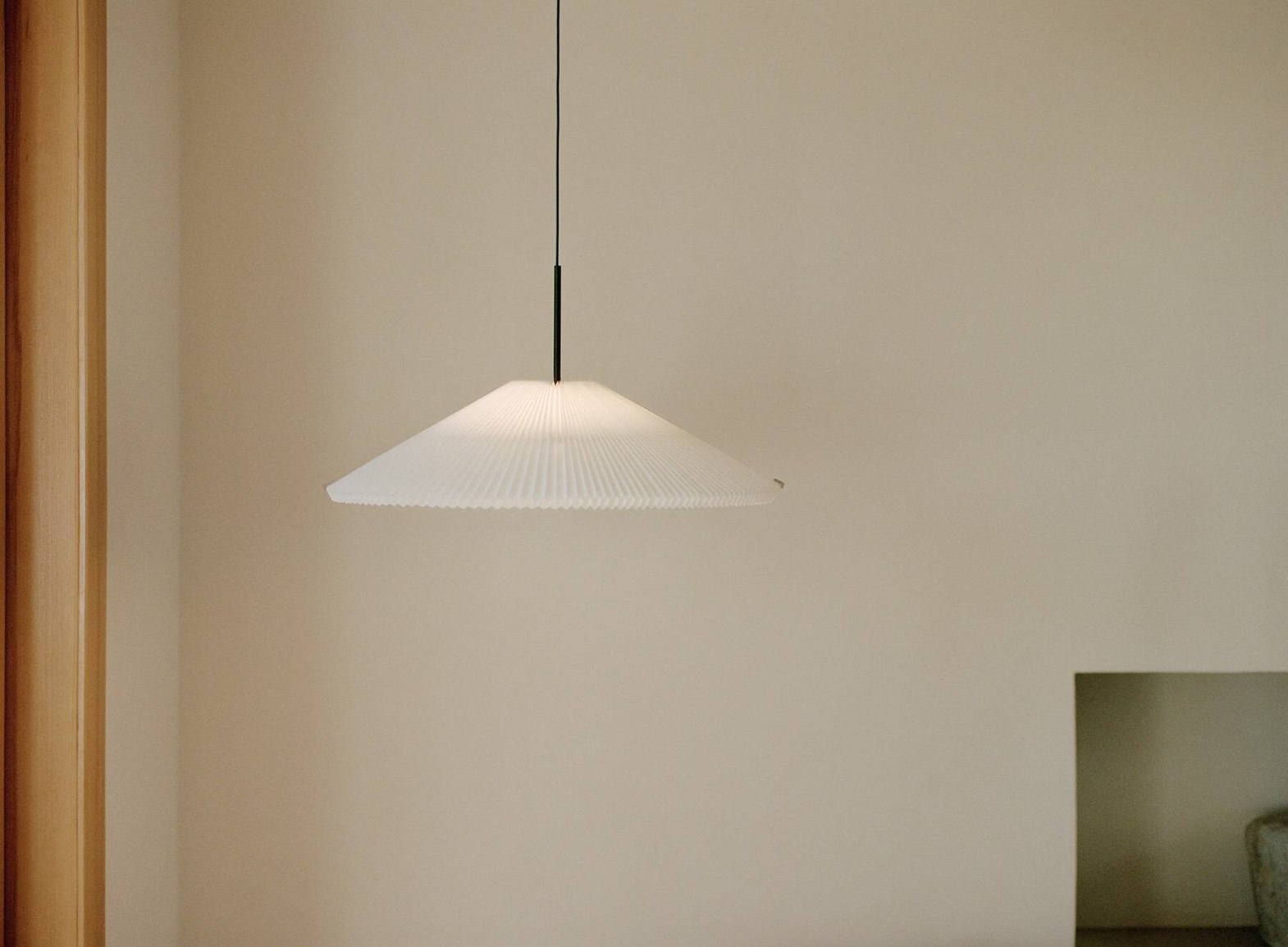 New Works :: Nebra Shape-Changing Pendant Lamp, Diameter 40-75 cm, White
