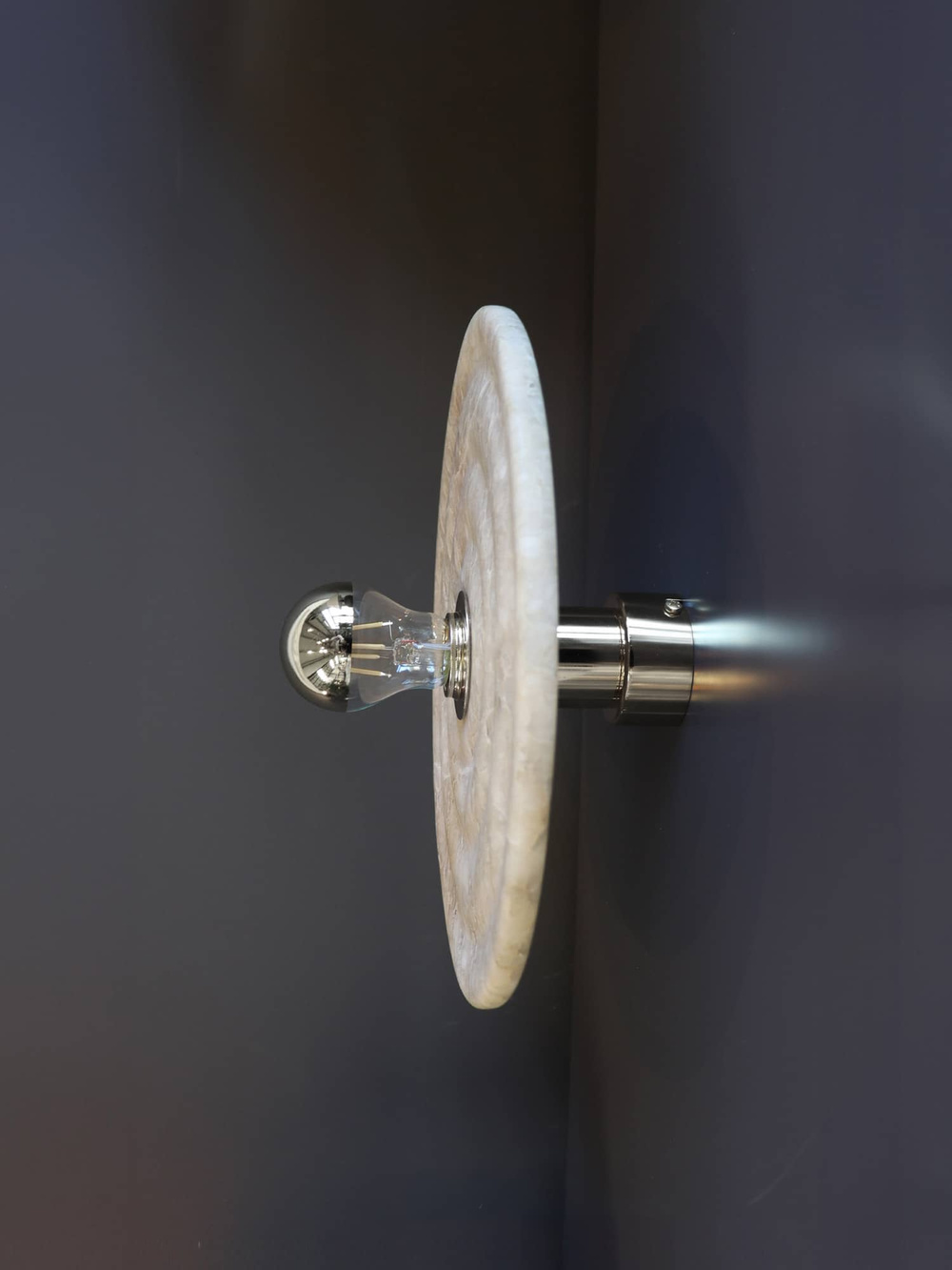 Aromas ::  Lampa ścienna / kinkiet Wave śr. 30 cm ze srebrnym alabastrowy talerz srebrny metal