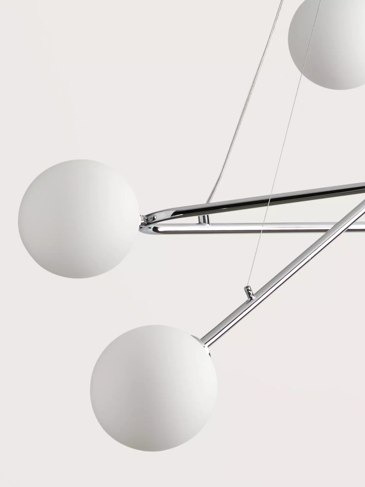 Aromas :: Lampa wisząca Endo srebrna szer. 145,3 cm