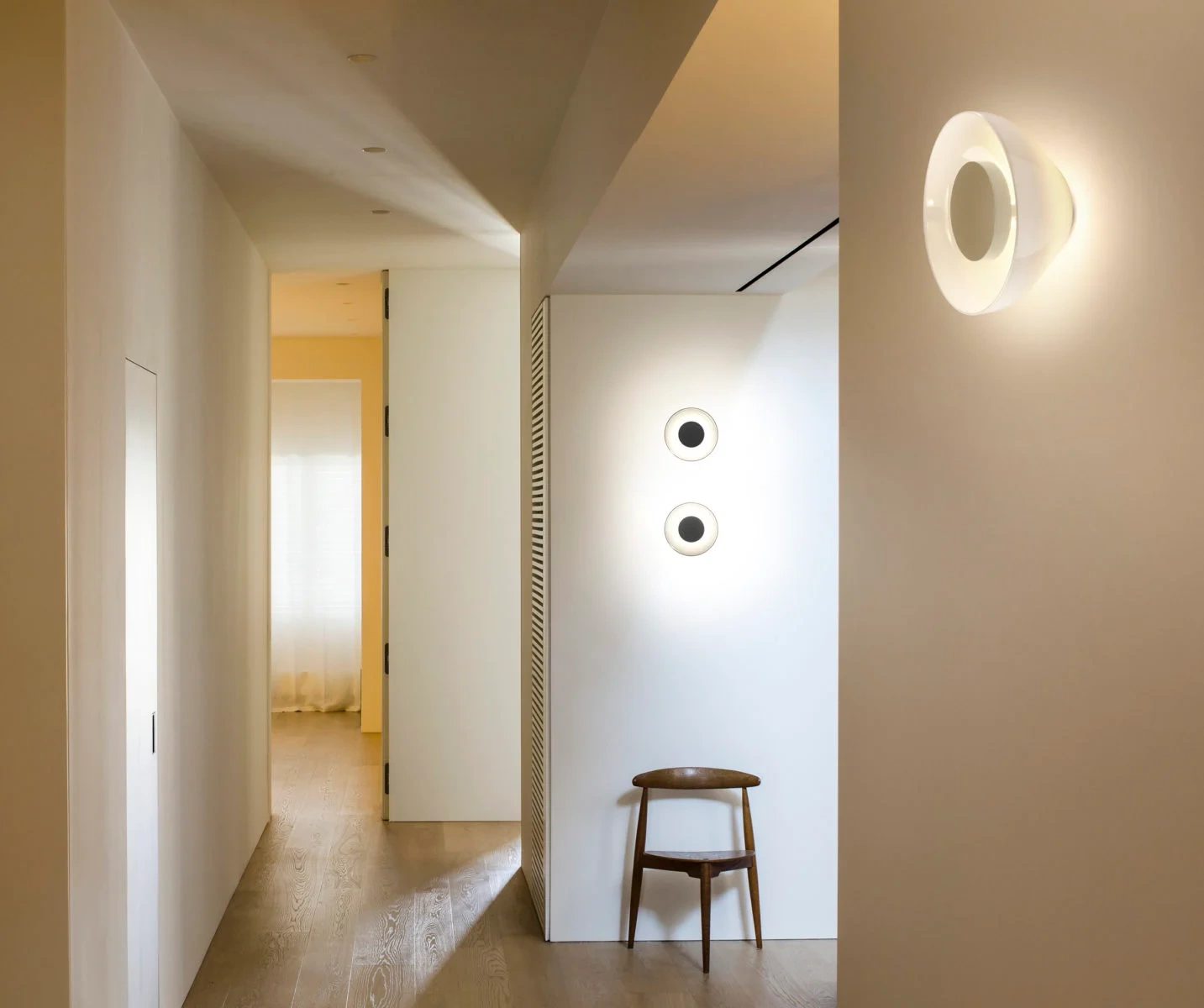 Marset :: Lampa ścienna / kinkiet Aura On/Off czarno-transparentny śr. 25,3 cm