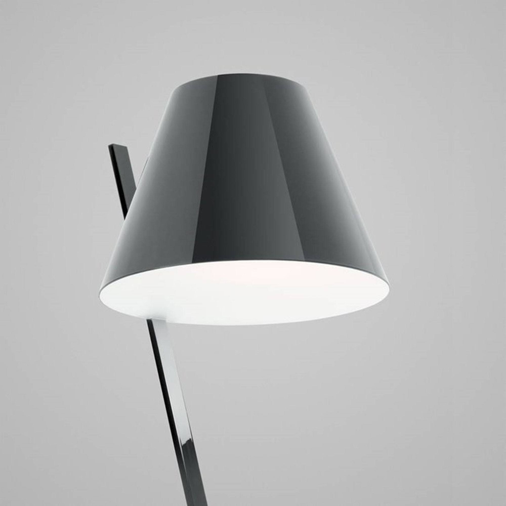 Artemide :: Stehlampe aus Aluminium La Petite Höhe 160 cm schwarz