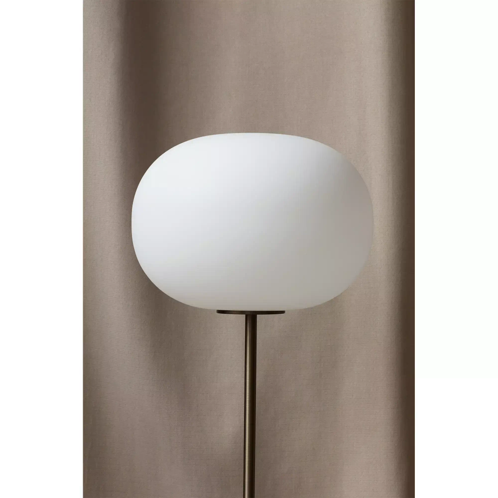 Audo Copenhagen :: Lampa podłogowa Jwda brązowa z marmurową podstawą wys. 150 cm