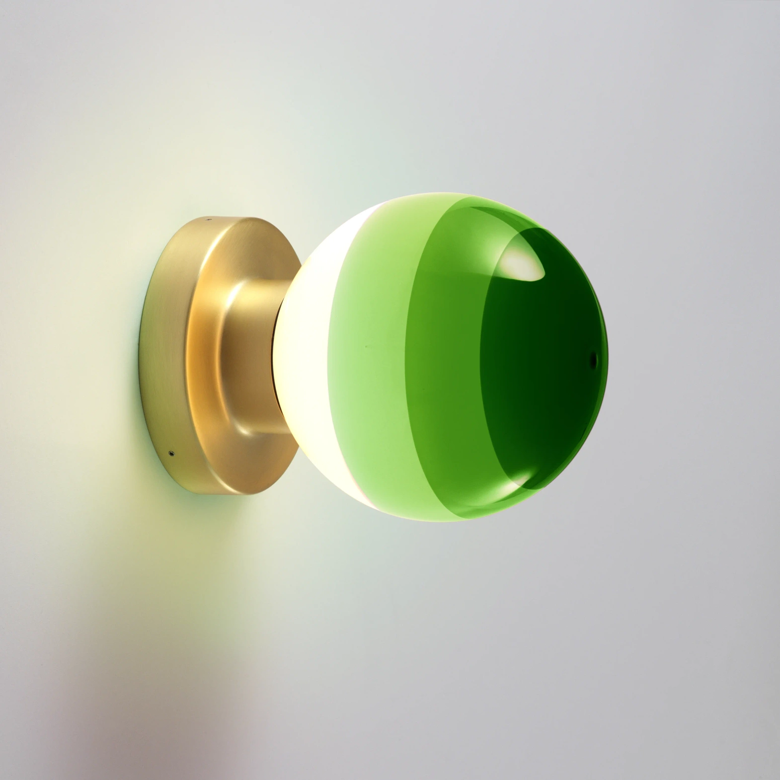 Marset :: Dipping wall lamp/sconce diameter 12.5 cm green