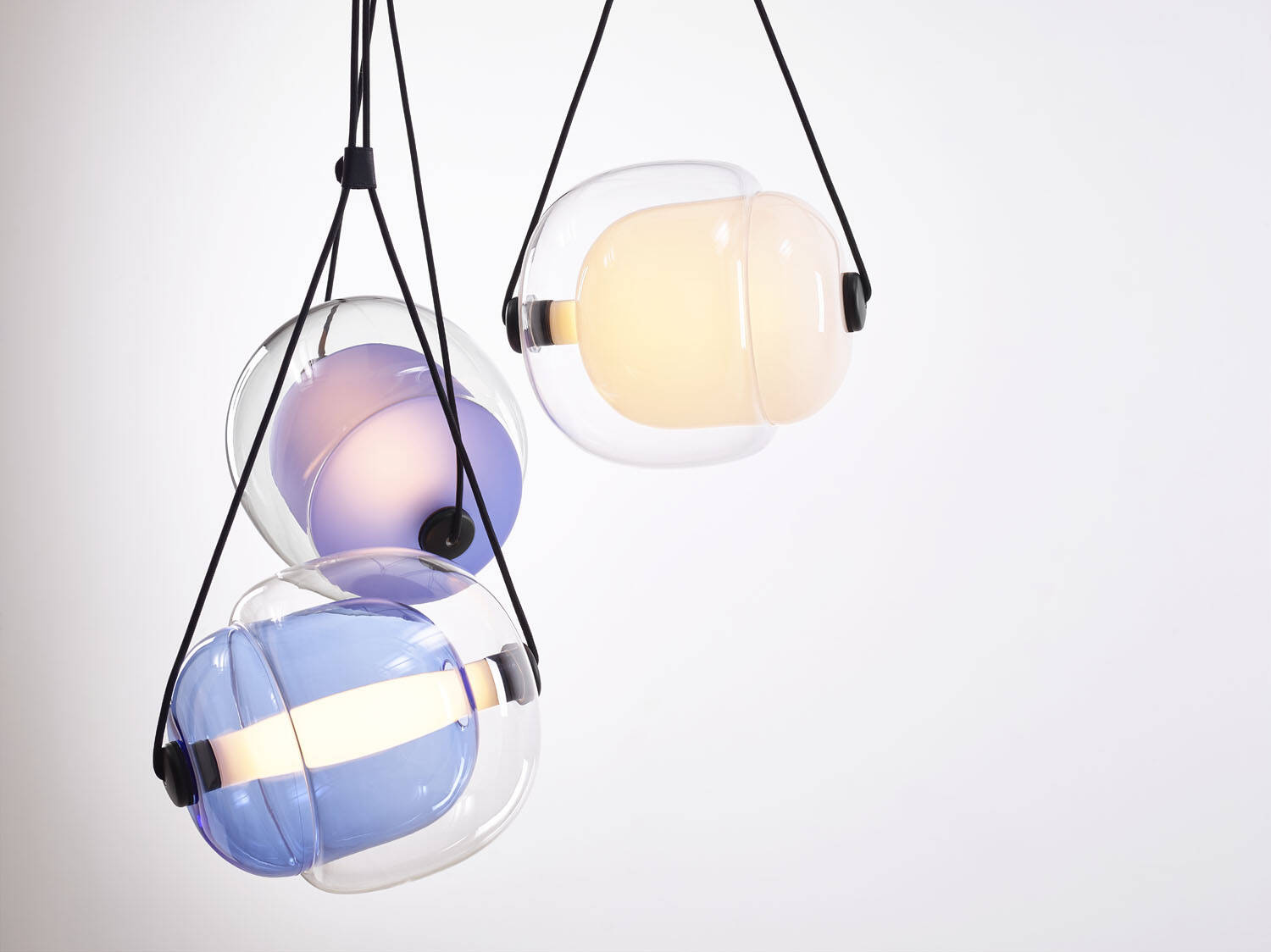 Brokis :: Capsula Triangle hanging lamp, color to choose from