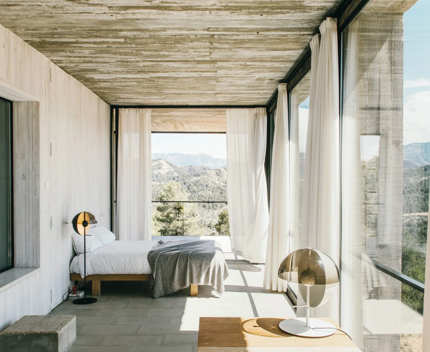 MARSET :: Lampa podłogowa Theia wys. 125 cm czarna