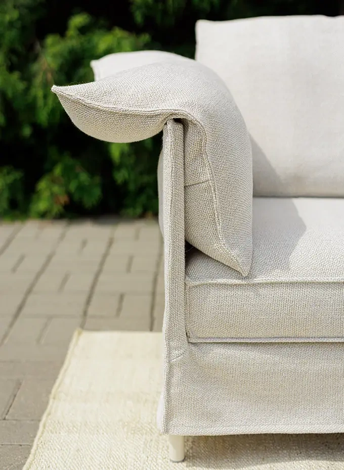 Sitzt :: Lotus Outdoor Stuhl