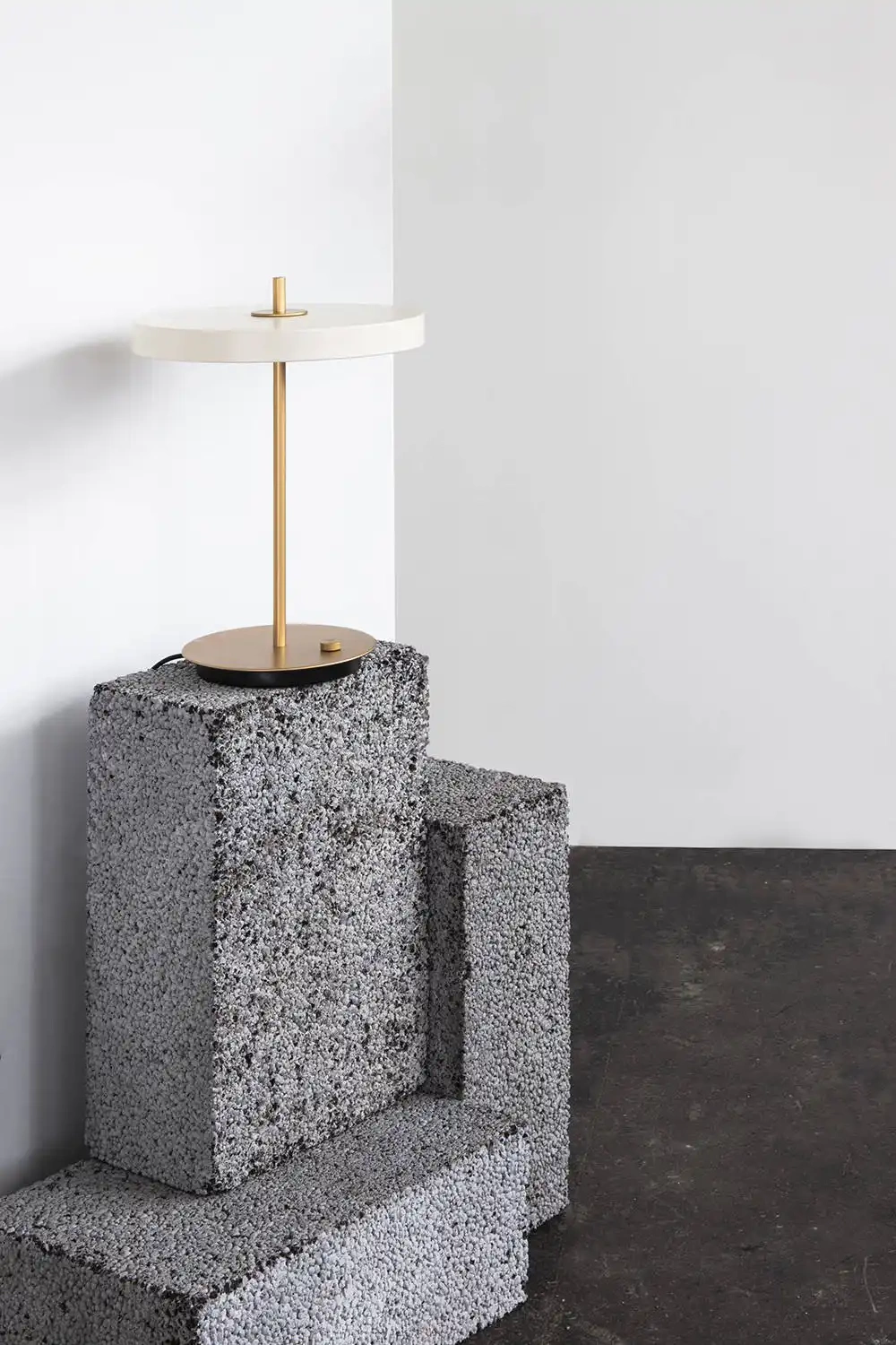 Umage  ::  Lampa stołowa Asteria biała wys. 30 cm