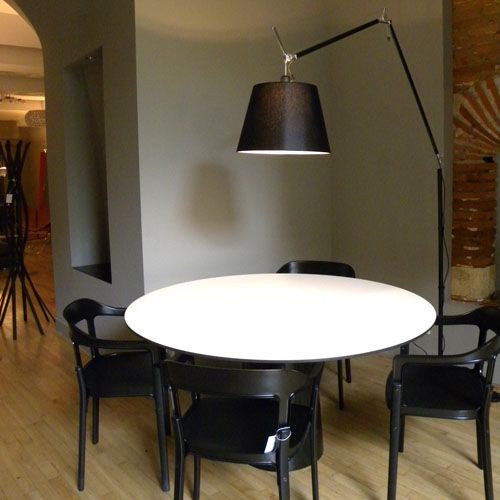 Artemide :: Lampa podłogowa Tolomeo Mega z czarnym abażurem i srebrnym stelażem śr. 42 cm