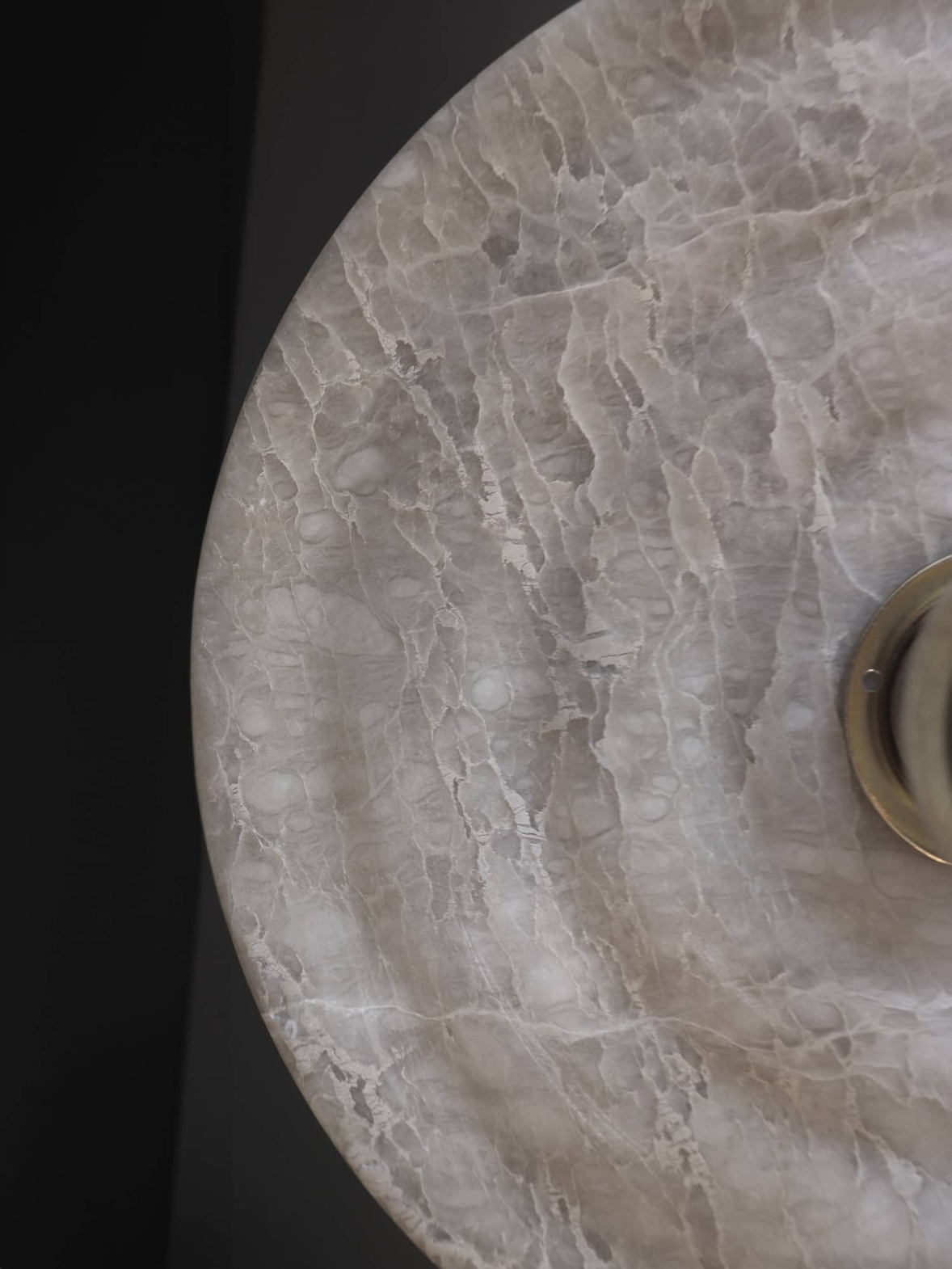 Aromas :: Lampa ścienna / kinkiet Wave złoto-biały śr. 30 cm alabastrowy