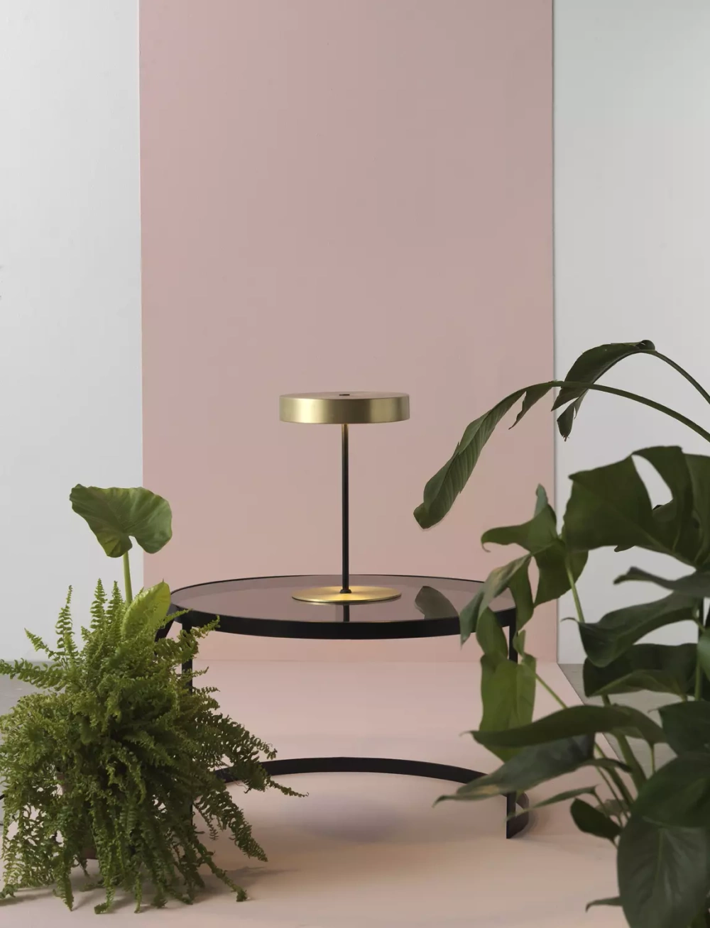 Aromas :: Table lamp Ambor black H: 38,7 cm