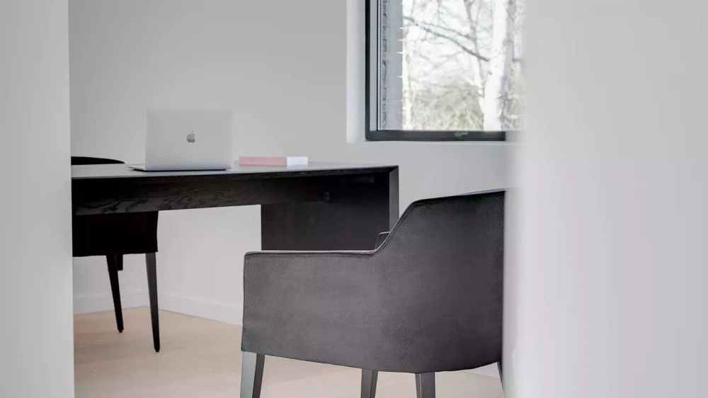 Mobitec :: Colibri C01 upholstered chair, gray, with armrests, 61 cm wide, wooden legs