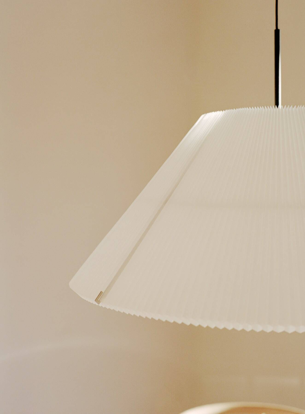 New Works :: Nebra formverändernde Pendelleuchte, Durchmesser 50-90 cm, weiß