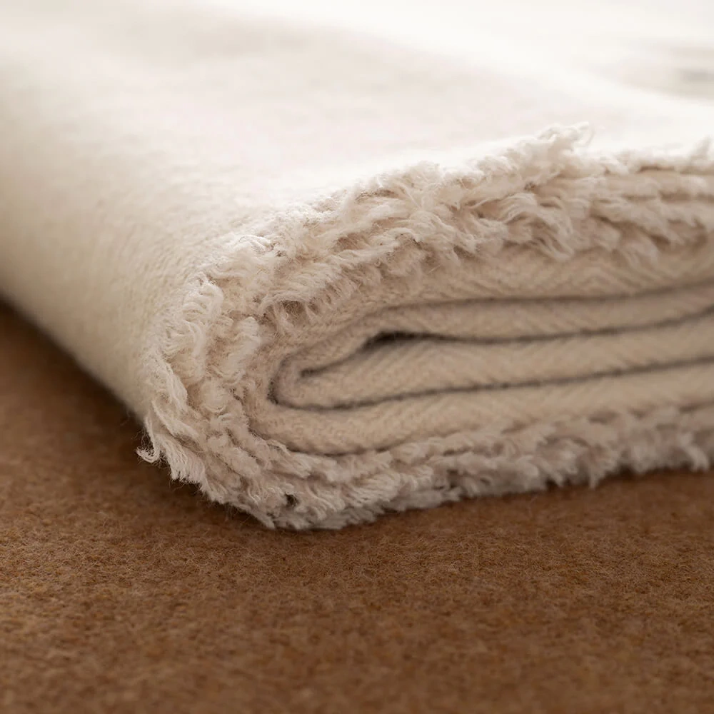 Moyha :: Wełniany pled w jodełkę beżowy 220x240 cm