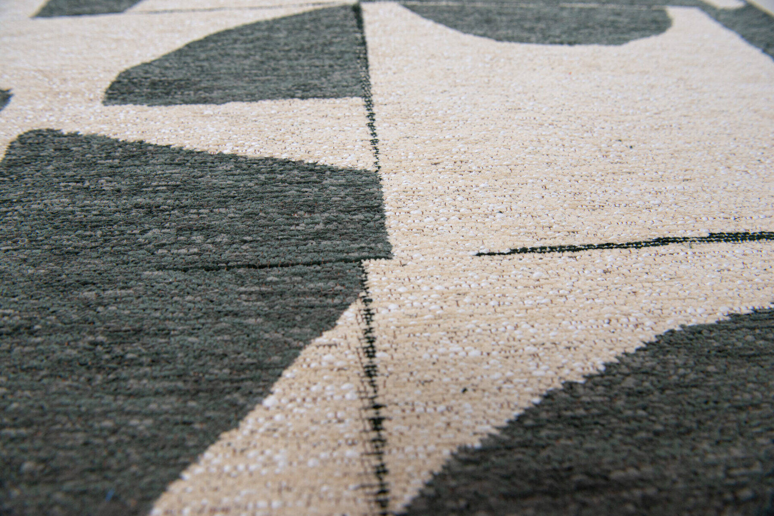 Louis De Poortere :: Papercut Dea Spray Rectangular Rug 170x240 cm Beige-Green