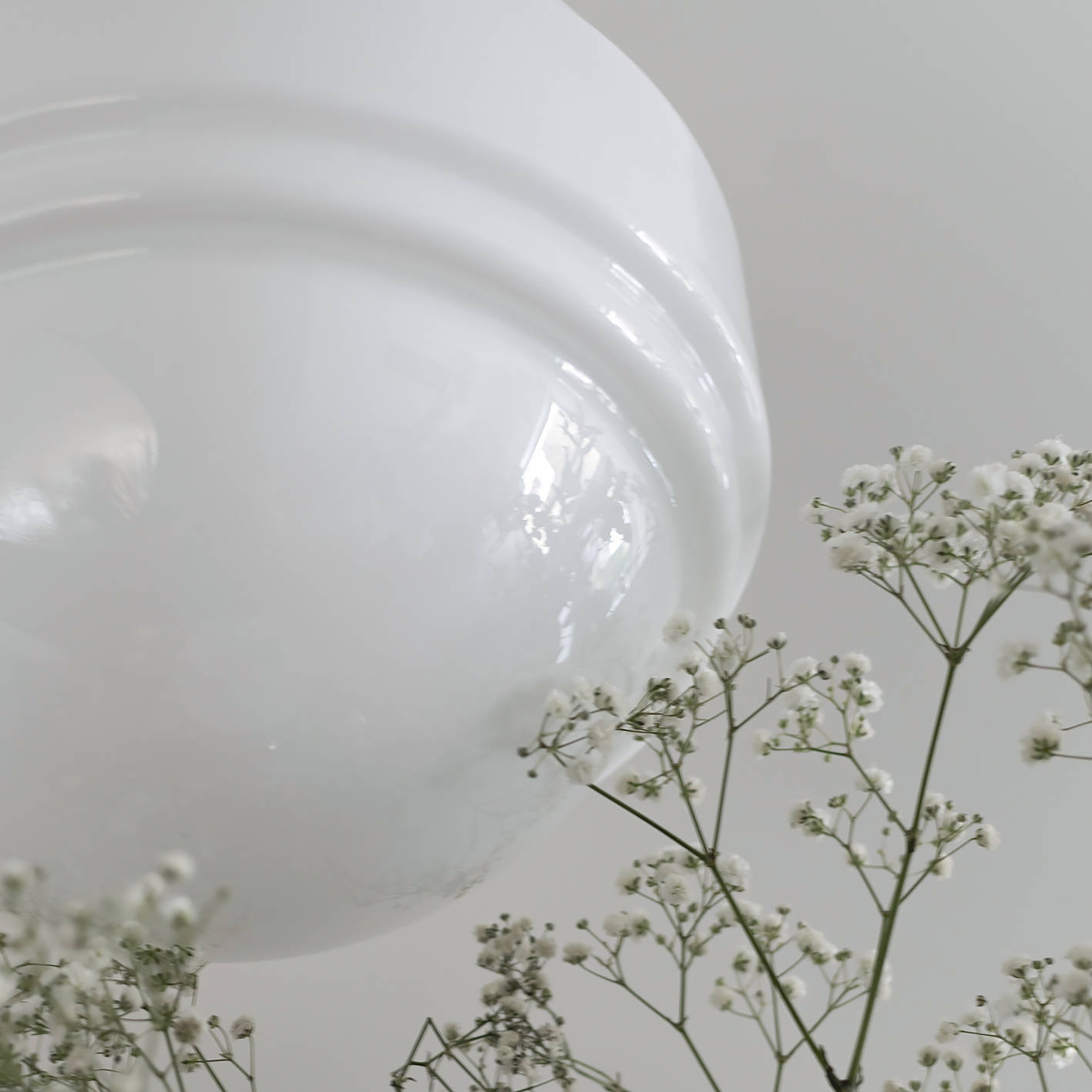  Embassy Interiors :: Glass wall lamp Saturn white with flat mount, H: 36.5 cm