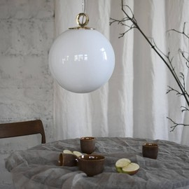 Embassy Interiors :: Hängelampe aus Glas kula mit einem Ring Durchmesser 35 cm weiß