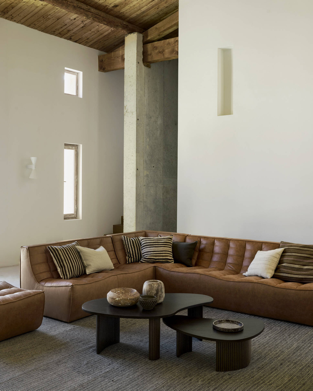 Ethnicraft :: Boomerang mahogany coffee table, width 90 cm