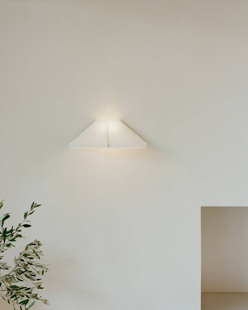 New Works :: Nebra shape-changing wall lamp / sconce, height 20 cm, white