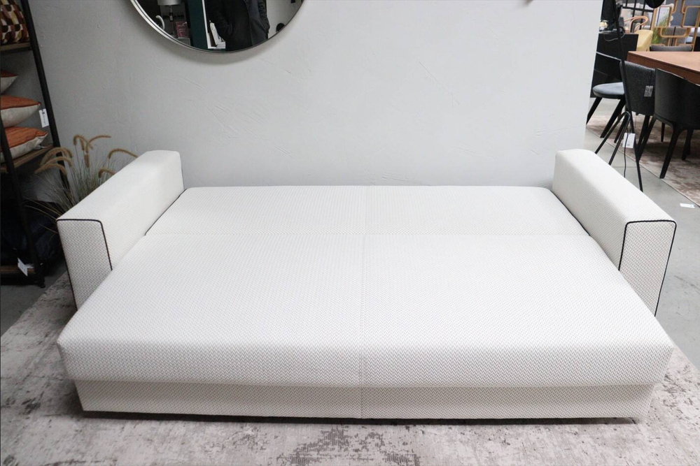 Z ekspozycji - Aris Concept :: Sofa z funkcją spania Time 3,5-osobowa szer. 243 cm zgaszona biel / czarna lamówka