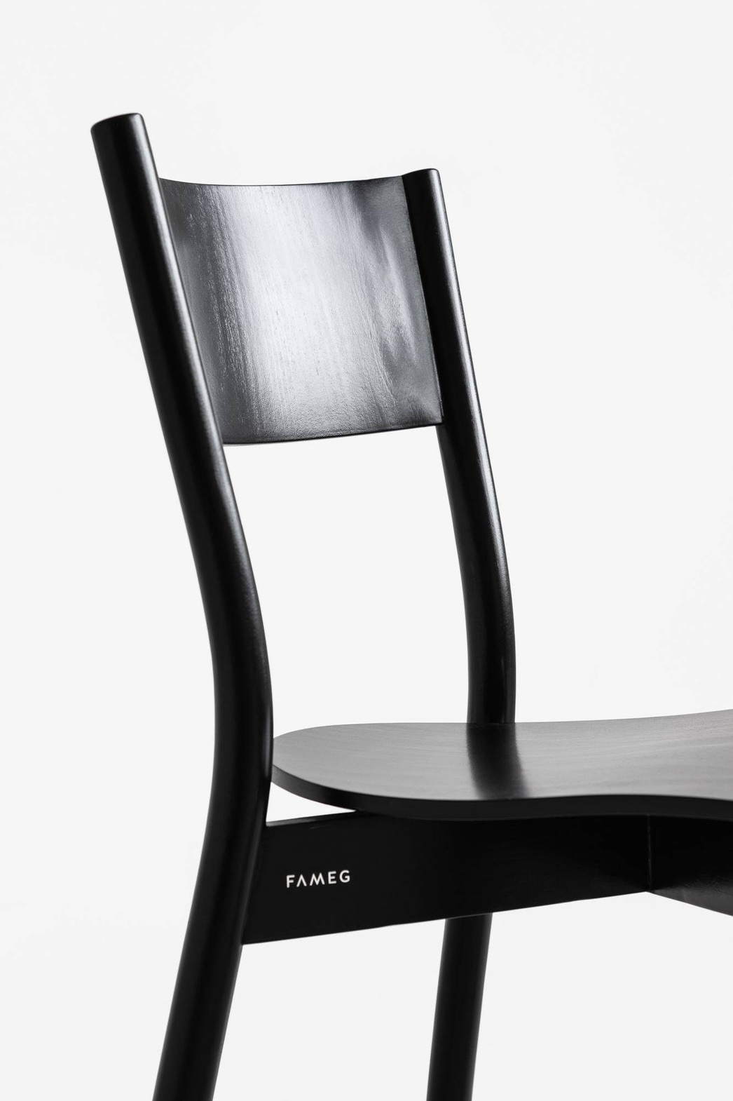 FAMEG :: Krzesło drewniane Fala