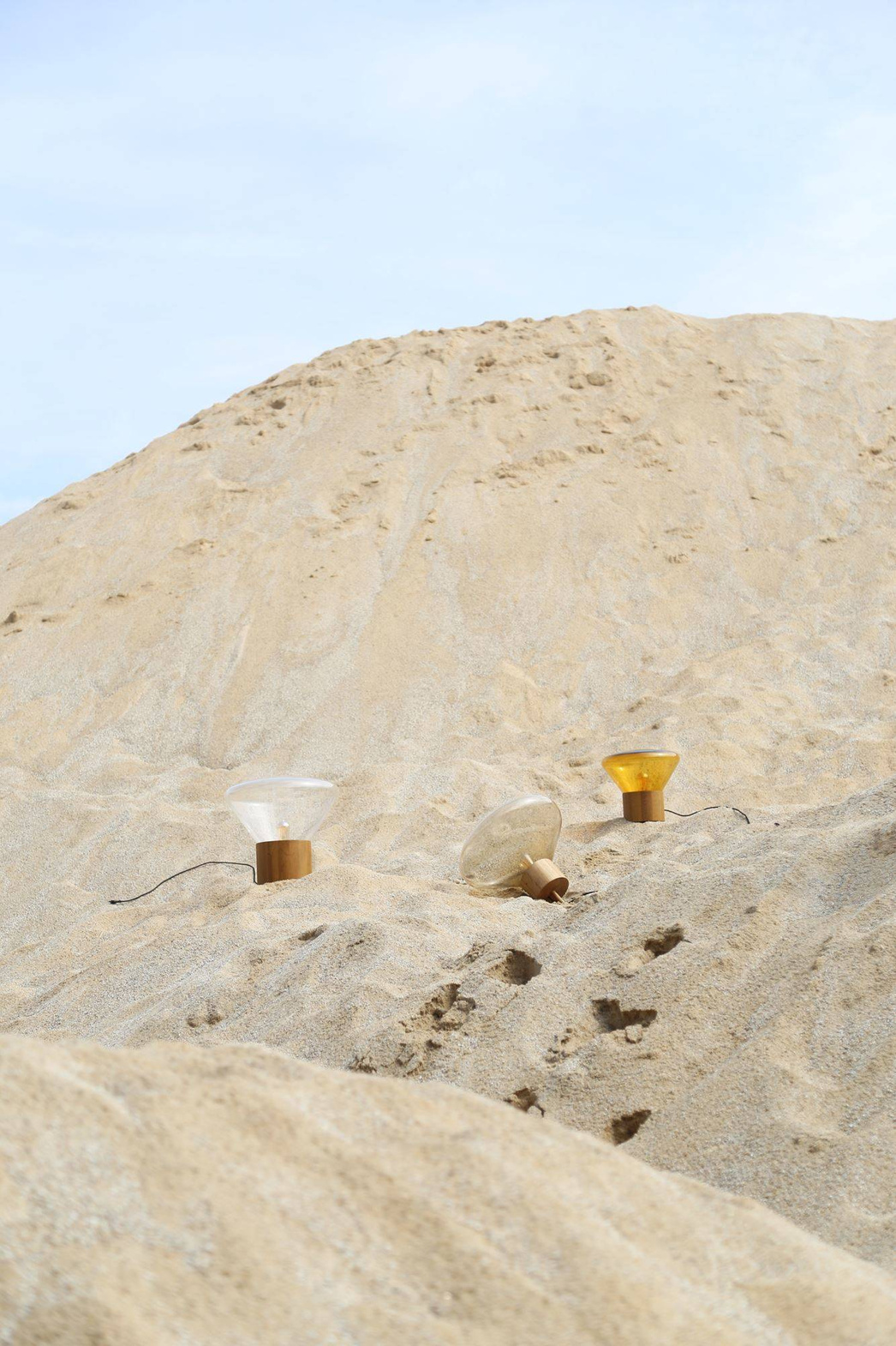 Brokis :: Muffins Reverse Tischleuchte, Durchmesser 53 cm, transparent grau