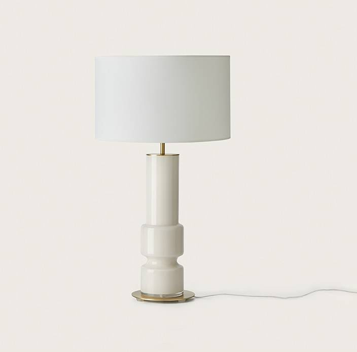 Aromas :: Lusa Tischleuchte, Durchmesser 36 cm, Fußfarbe zur Auswahl