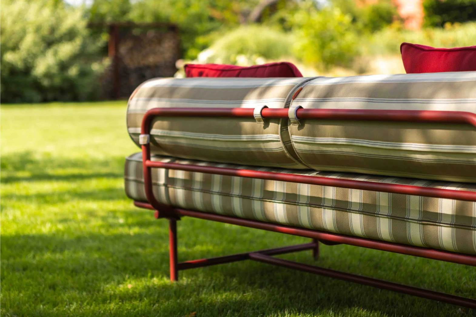 Kunesti :: Leżanka ogrodowa Gossip Time szer. 200 cm 